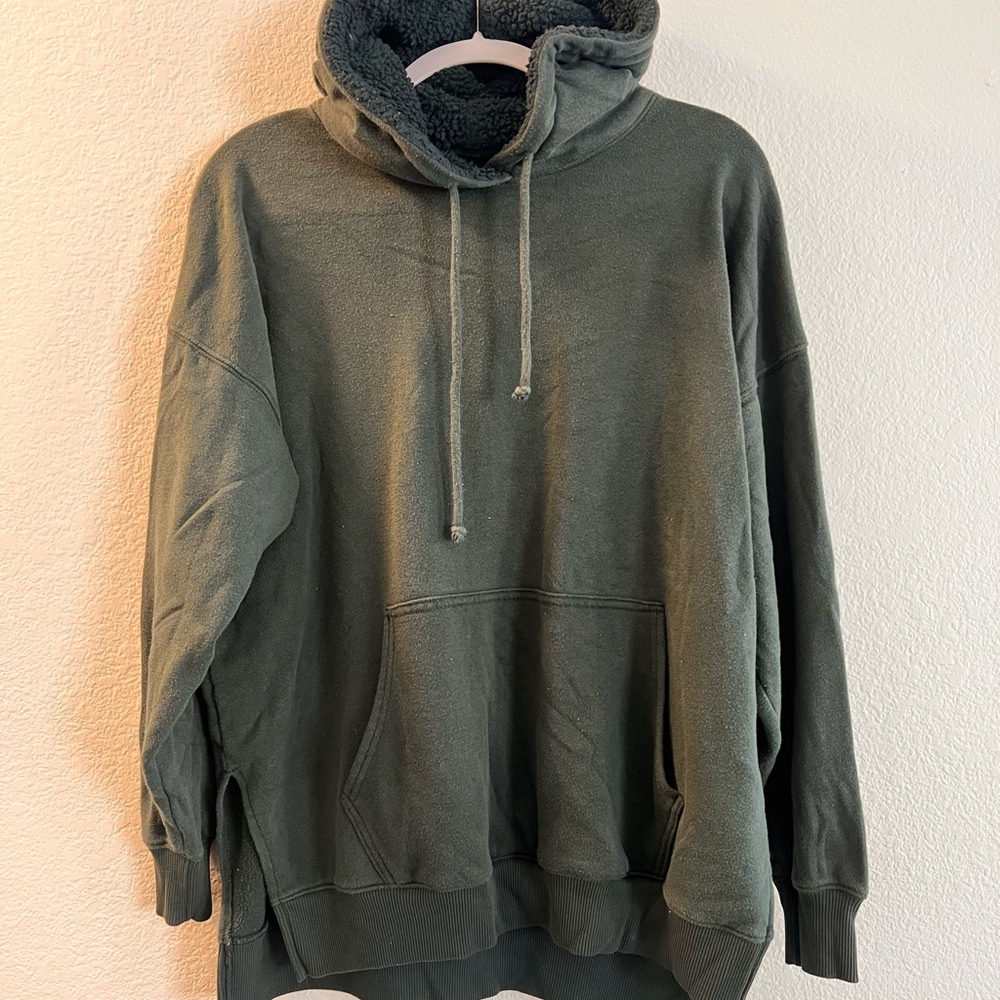 Cozy Green Hoodie with Sherpa Lining in the Hood